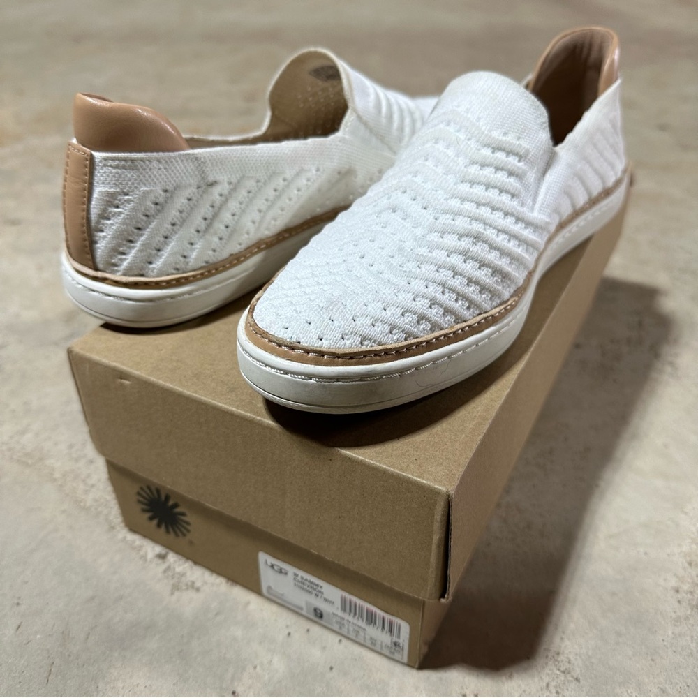 UGG Sammy Chevron Trainers Slip-On Slippers Sneakers White & Tan Size 9 - Picture 2 of 13